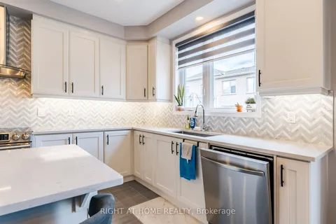 3340 Carding Mill Tr, Oakville, ON L6M 1R7