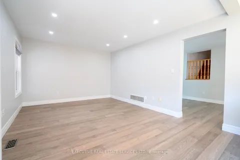 13 Fallstar Cres, Brampton, ON L7A 2J5