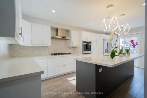 13 Fallstar Cres, Brampton, ON L7A 2J5