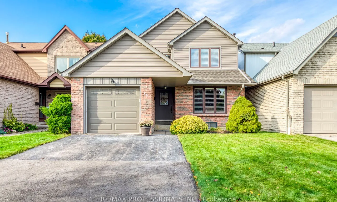 34 Elmbrook Cres, Toronto, ON M9C 5B4