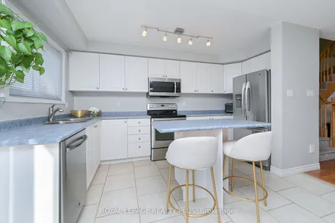 3897 Honey Locust Tr, Mississauga, ON L5N 6X4