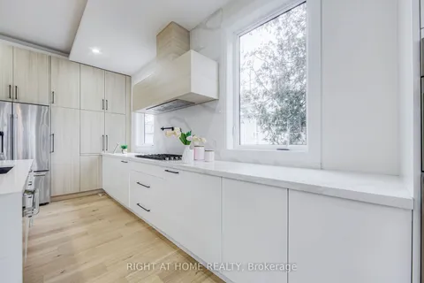 768 Montbeck Cres, Mississauga, ON L5G 1P3