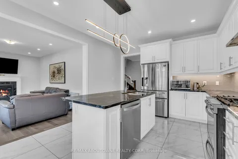 3298 Charles Fay Pass, Oakville, ON L6M 5K1