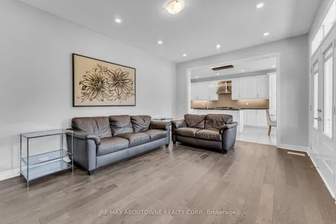 3298 Charles Fay Pass, Oakville, ON L6M 5K1