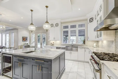 1035 Truman Ave, Oakville, ON L6H 1Y7
