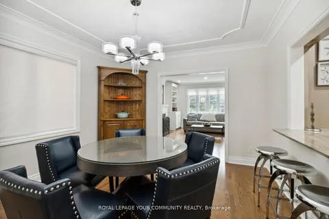 881 Royal York Rd, Toronto, ON M8Y 2V5