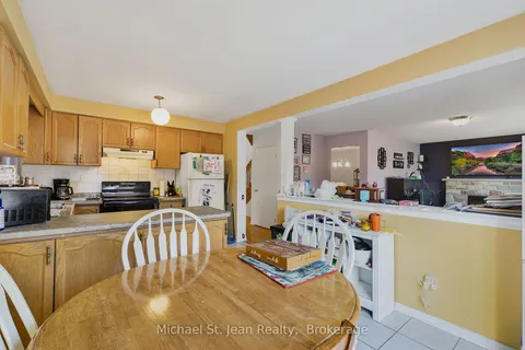 128 Springbrooke Cres, Mississauga, ON L5R 2L4