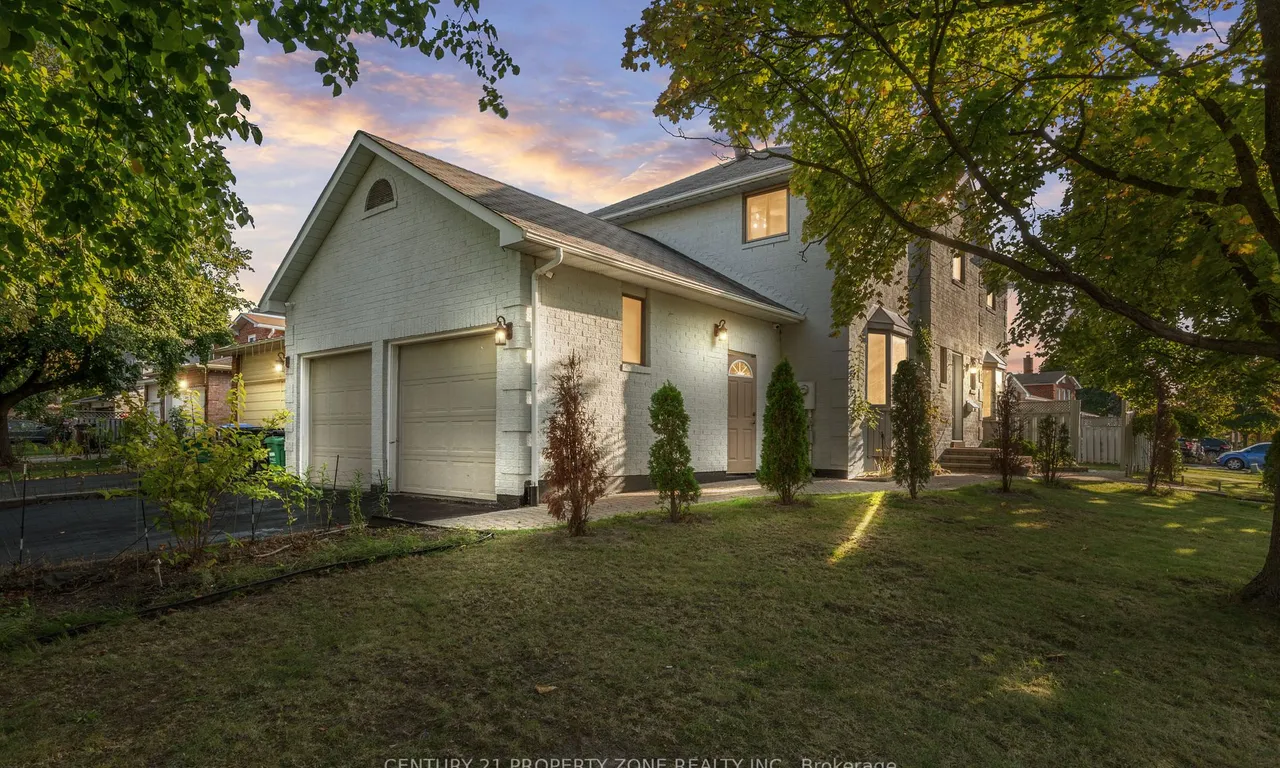 11 Corona Gate, Brampton, ON L6Y 3N4