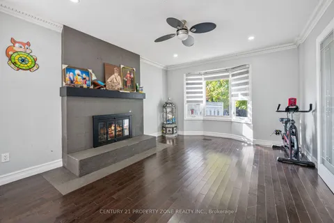 11 Corona Gate, Brampton, ON L6Y 3N4