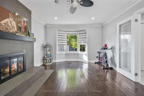 11 Corona Gate, Brampton, ON L6Y 3N4