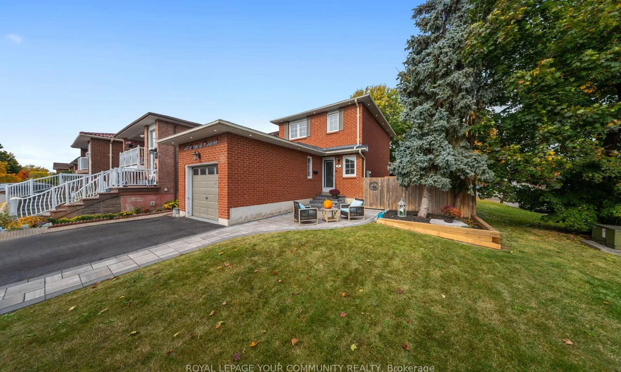 33 Deerpark Cres, Brampton, ON L6X 2T6