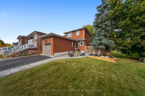 33 Deerpark Cres, Brampton, ON L6X 2T6