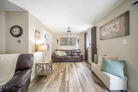 33 Deerpark Cres, Brampton, ON L6X 2T6