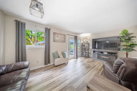 33 Deerpark Cres, Brampton, ON L6X 2T6