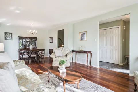 384 Centre St, Brampton, ON L6V 3L6