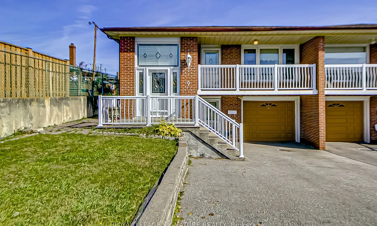 9 Paradelle Cres, Toronto, ON M3N 1E5
