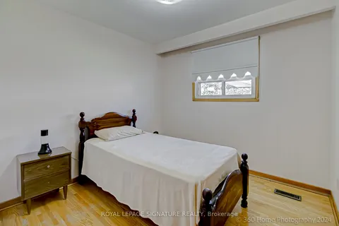 9 Paradelle Cres, Toronto, ON M3N 1E5