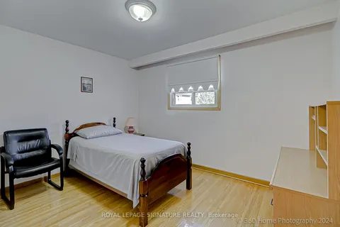 9 Paradelle Cres, Toronto, ON M3N 1E5