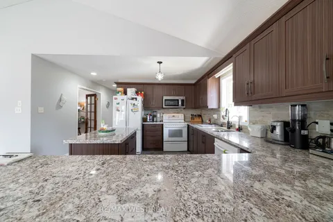 1286 Burkholder Dr, Burlington, ON L7M 4S4