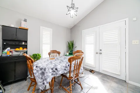 1286 Burkholder Dr, Burlington, ON L7M 4S4