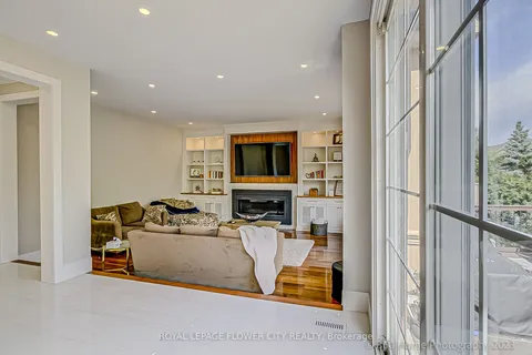 98 Treeline Blvd, Brampton, ON L6P 1A2