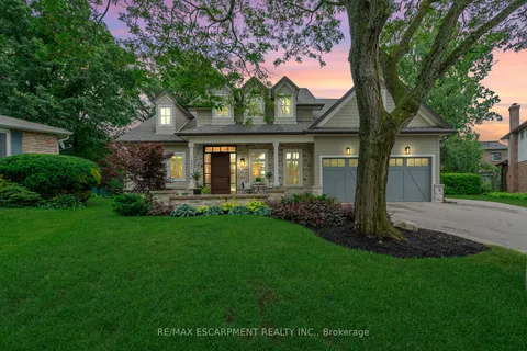 257 Surrey Dr, Oakville, ON L6L 3T6