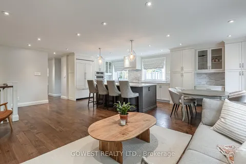 249 Cheltenham Rd, Burlington, ON L7L 4H6