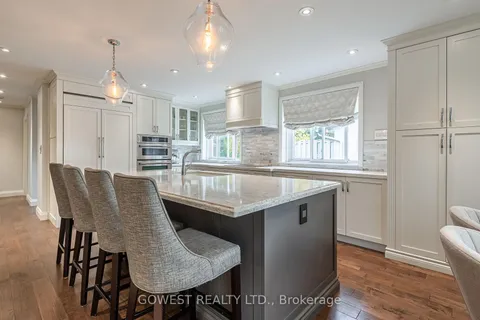249 Cheltenham Rd, Burlington, ON L7L 4H6