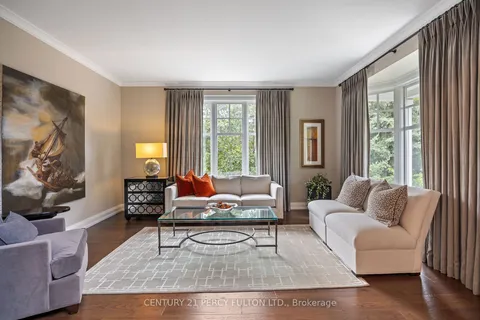 990 John Watt Blvd, Mississauga, ON L5W 1A5