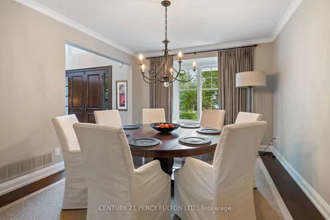 990 John Watt Blvd, Mississauga, ON L5W 1A5