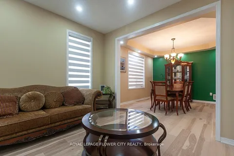 19 Maldives Cres, Brampton, ON L6P 1L5