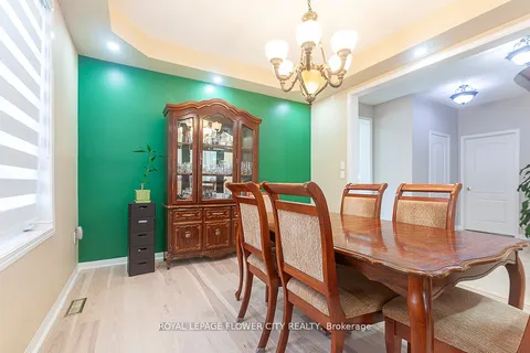 19 Maldives Cres, Brampton, ON L6P 1L5