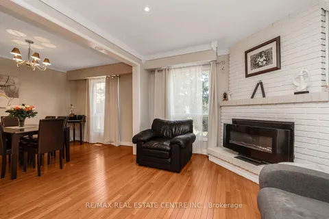 14 Simmons Blvd, Brampton, ON L6V 3V5