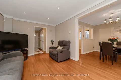 14 Simmons Blvd, Brampton, ON L6V 3V5
