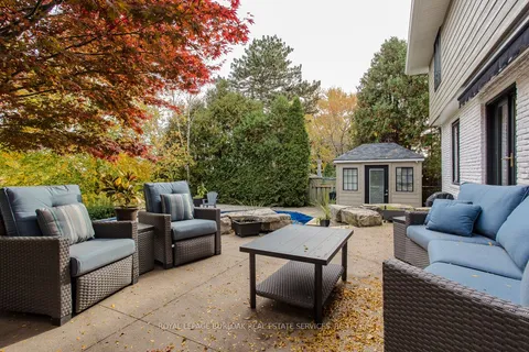 2091 Canterbury Dr, Burlington, ON L7P 1N7