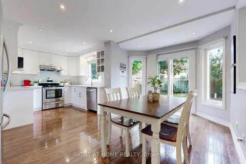 1588 Summergrove Cres, Mississauga, ON L5M 3Z3