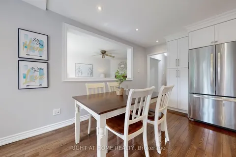 1588 Summergrove Cres, Mississauga, ON L5M 3Z3