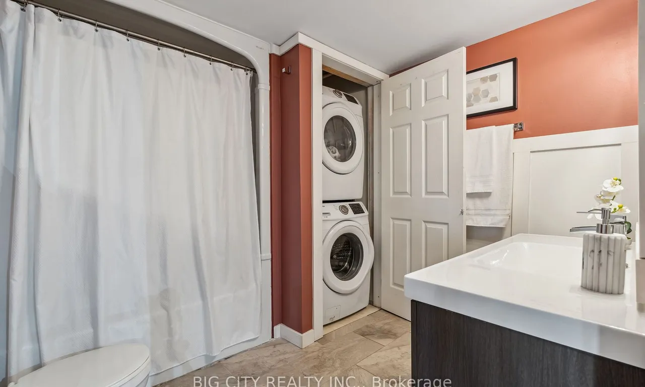 Condo Apt living room at 1421 Walker&apos;s Line Burlington