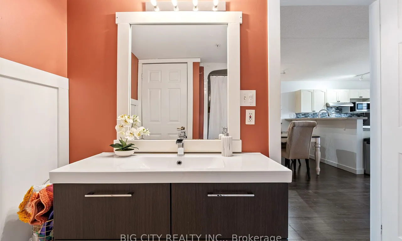 Condo Apt kitchen at 1421 Walker&apos;s Line Burlington