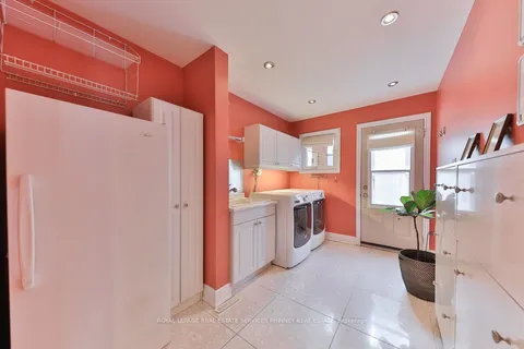 981 Valdese Dr, Mississauga, ON L5C 2Z5