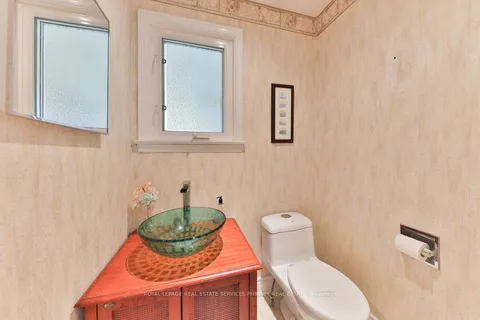 981 Valdese Dr, Mississauga, ON L5C 2Z5