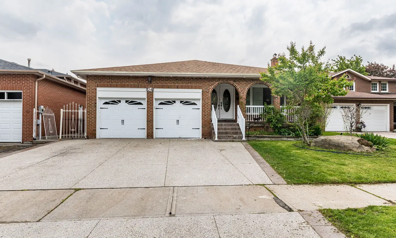 24 Premier Pl, Brampton, ON L6S 3W1