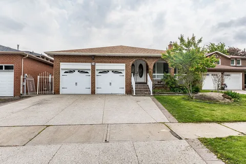 24 Premier Pl, Brampton, ON L6S 3W1