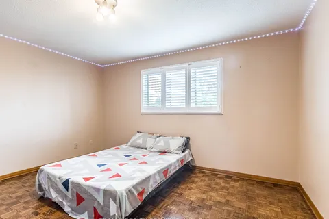 24 Premier Pl, Brampton, ON L6S 3W1