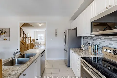 15 Pomarine Way, Brampton, ON L6X 0E4
