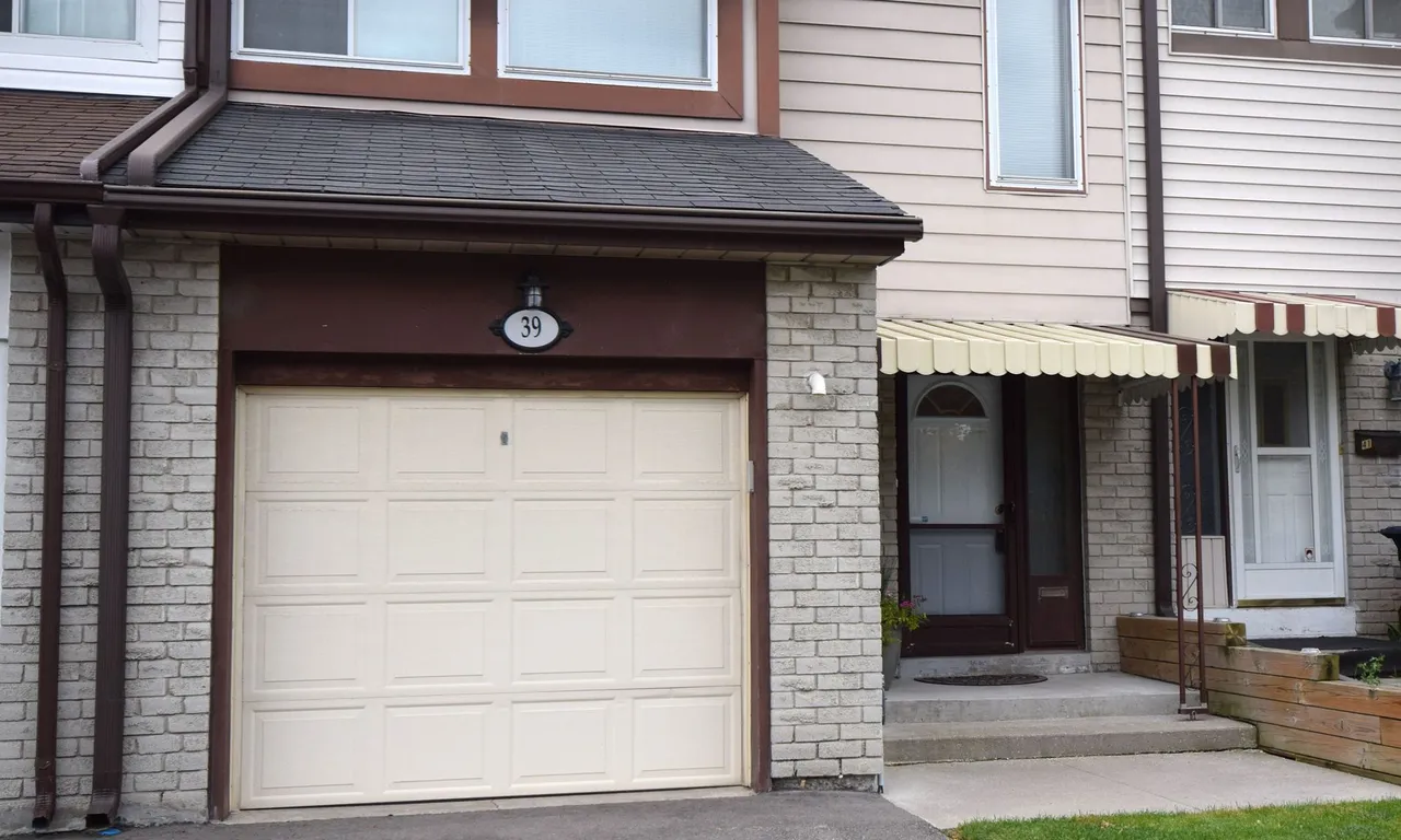 39 Kidron Valley Dr, Toronto, ON M9V 4L3
