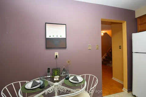 39 Kidron Valley Dr, Toronto, ON M9V 4L3