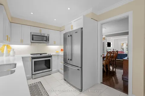 2389 BAXTER Cres, Burlington, ON L7M 4C9