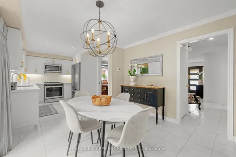 2389 BAXTER Cres, Burlington, ON L7M 4C9