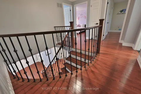 1060 Vanier Dr, Mississauga, ON L5H 3X1